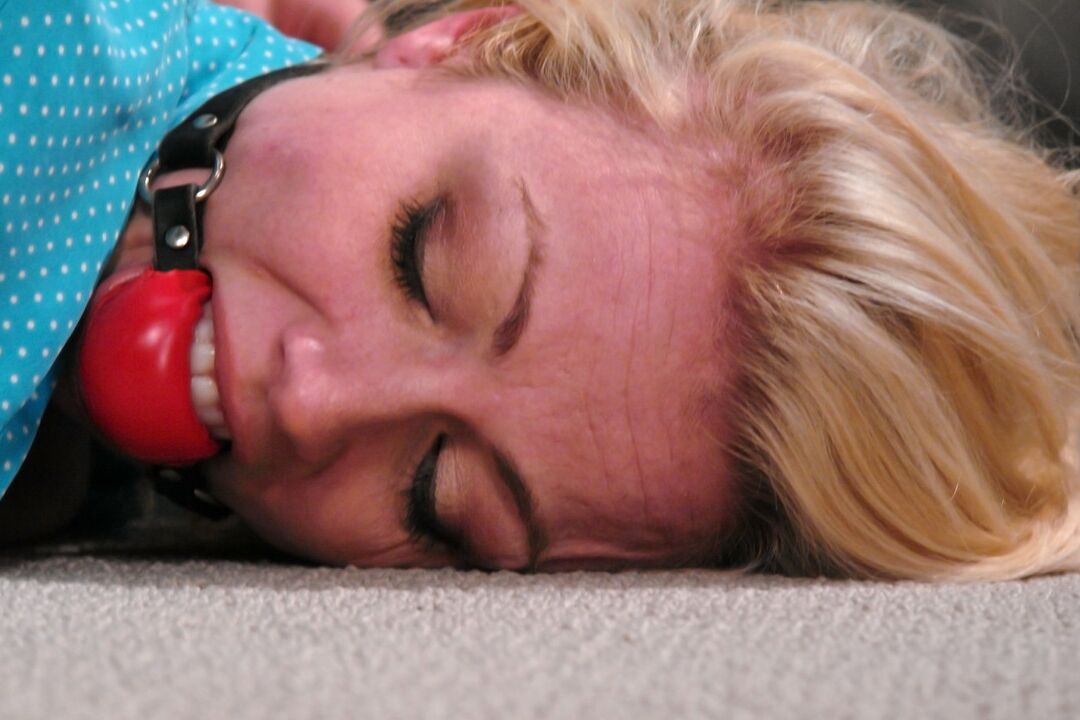 21P Bunda Chicoteada Adrianna Nicole, DragonLily, Isis Love