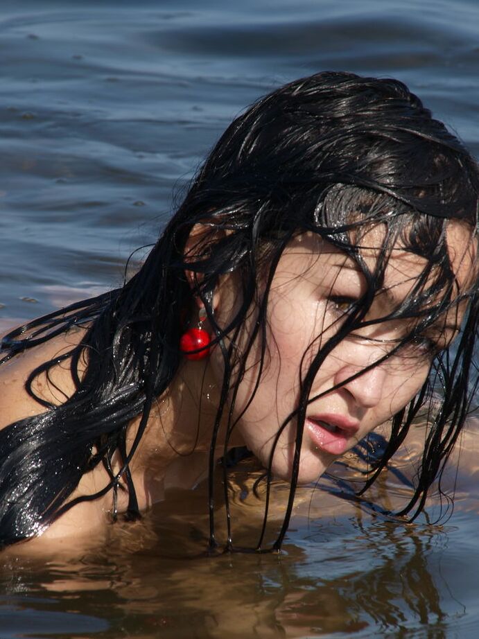 16P Asian model Rusya takes off her bikini while in the ocean by herself