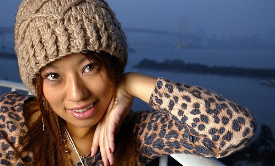 16P A ruiva japonesa sexy Yukari Fujikawa faz ótimas poses solo sem nudez