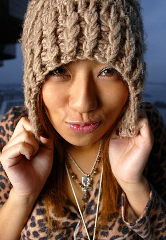 16P A ruiva japonesa sexy Yukari Fujikawa faz ótimas poses solo sem nudez