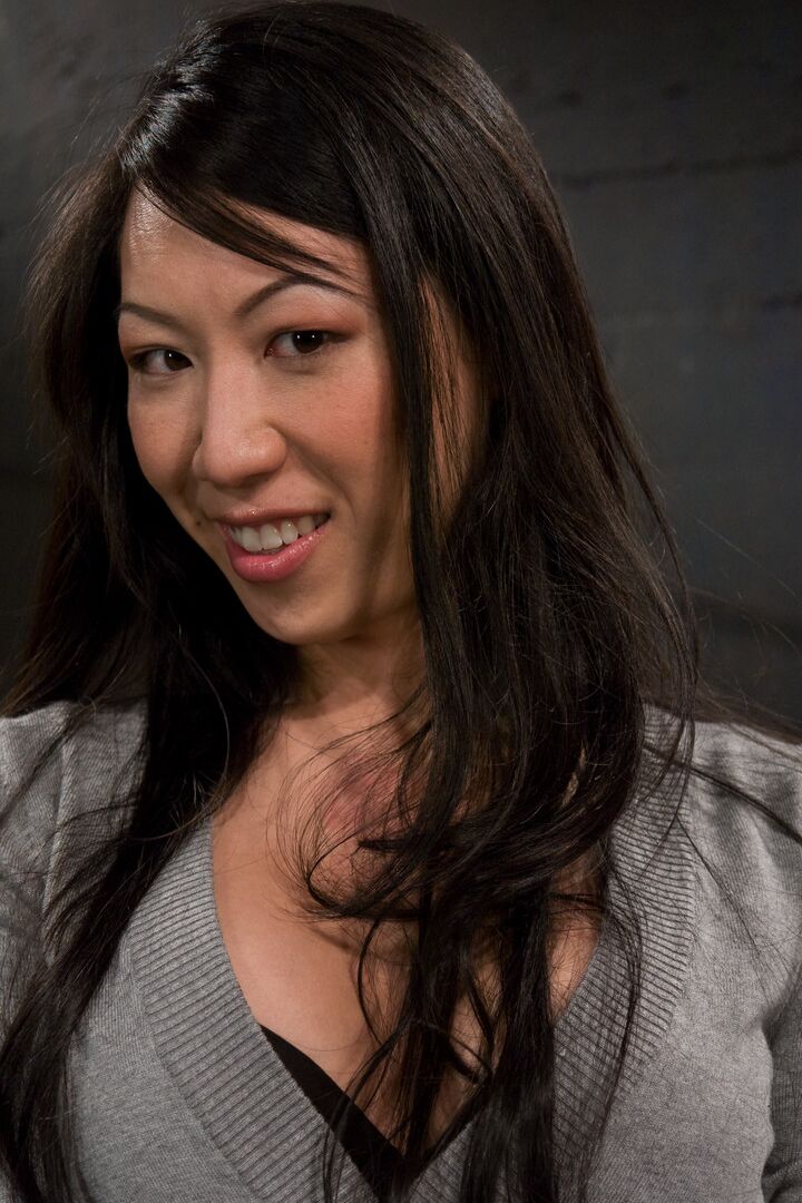 21P Device Bondage Tia Ling