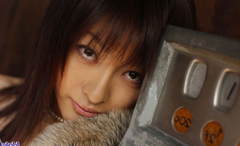 16P Japanese model Sakura Shiratori thrusts her big tits forward once she's naked