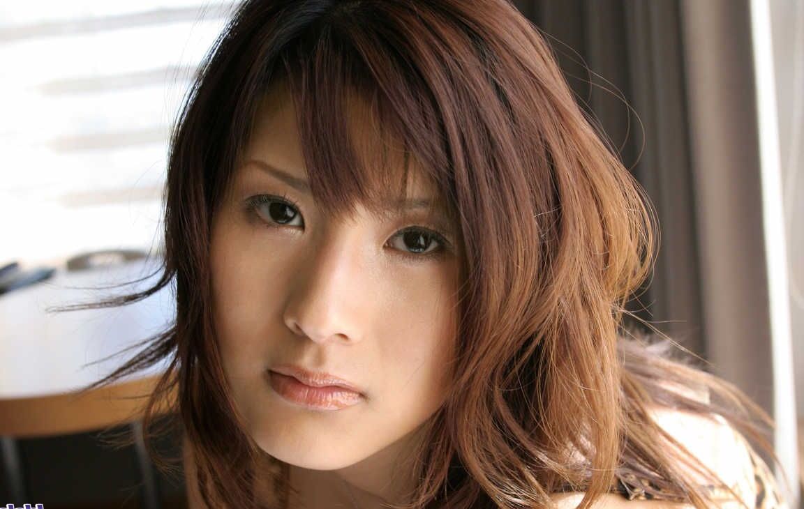 16P Japanese MILF Sara Tsukigami gets totally naked during candid action at home