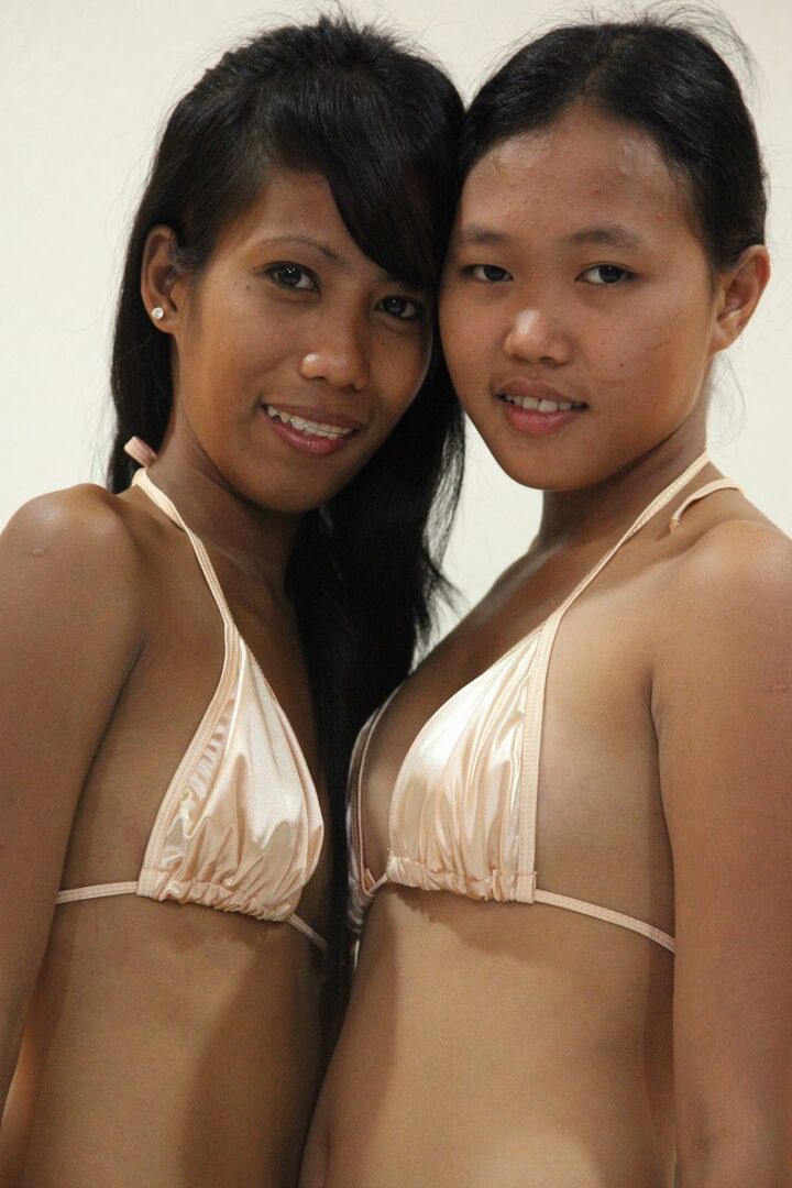 Jeremay et Mayka, filles philippines minces de 15P, libèrent leurs chattes serrées des bas de bikini