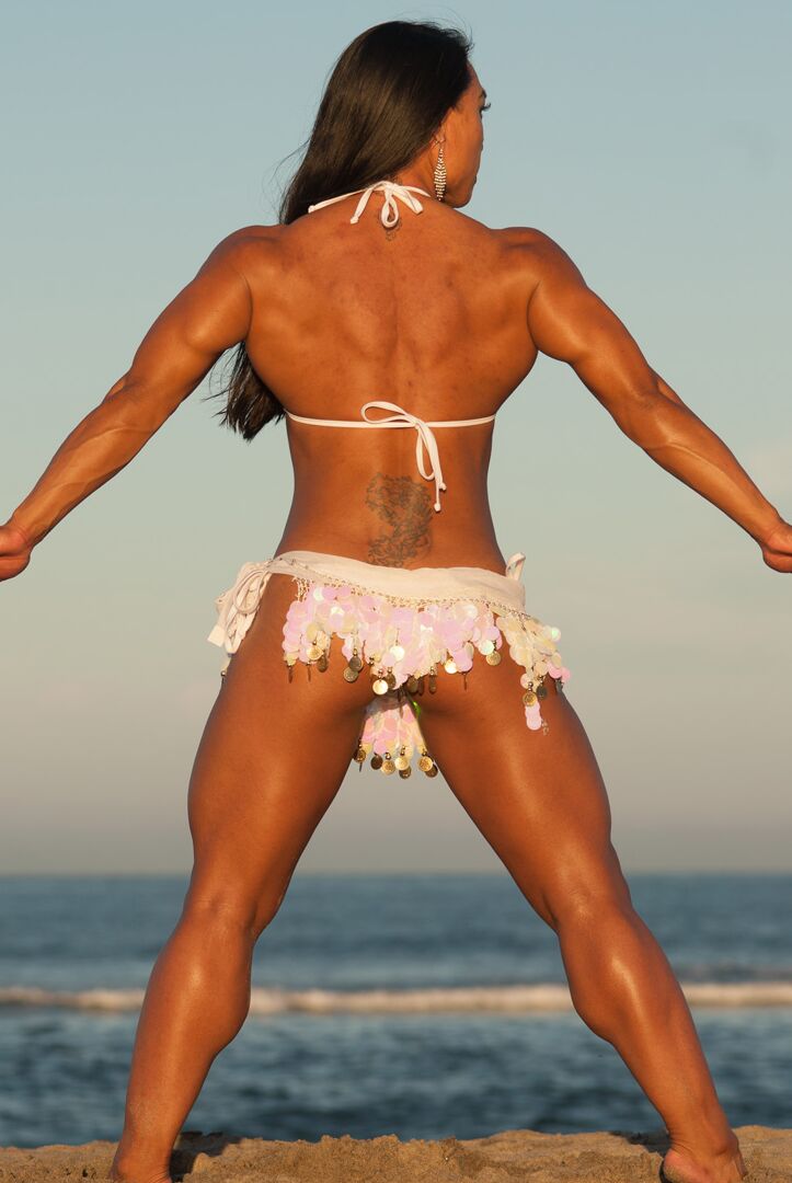 15P Muscularity Wow Body on Beach