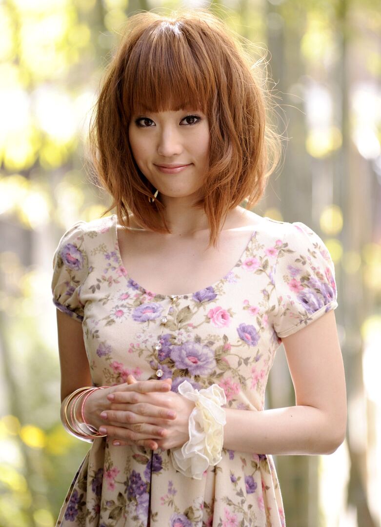 20P 小さなおっぱいのアジアの蜂蜜ミズキが彼女の陰部にペニスと精液を提出します