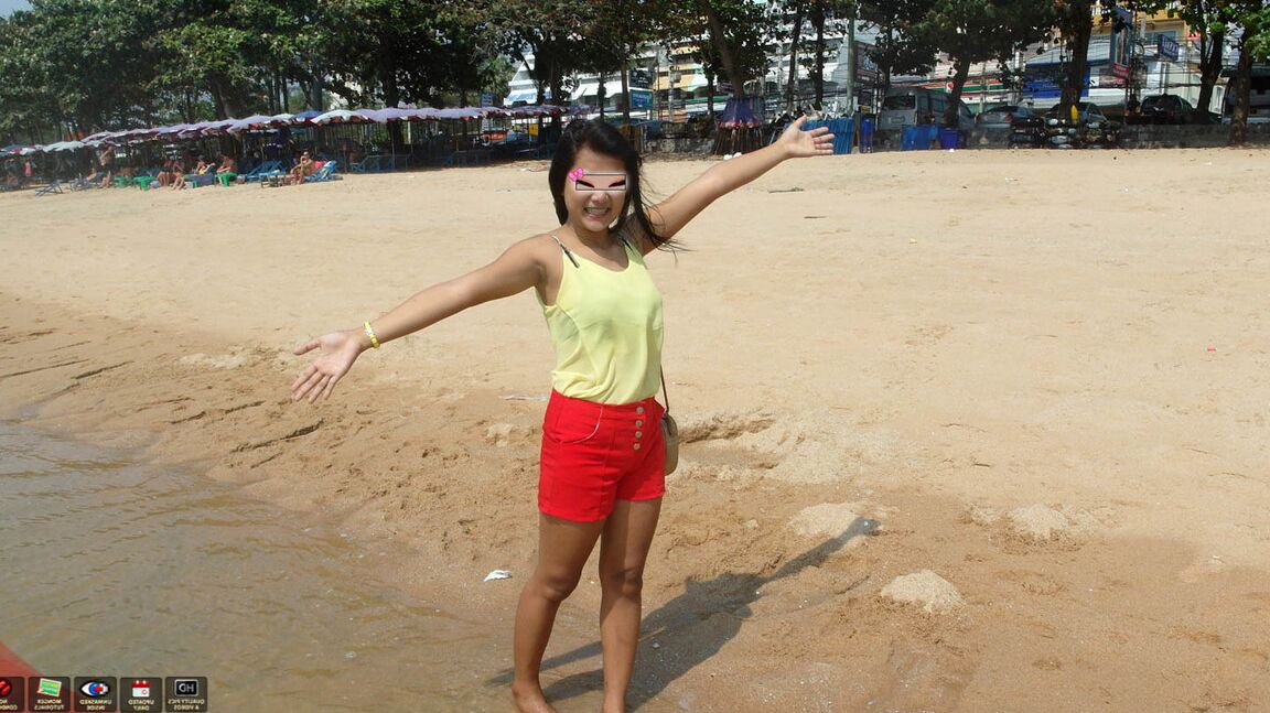 15P 18 year old girl with braces from Pattaya bangs a sex tourist in bareback mode