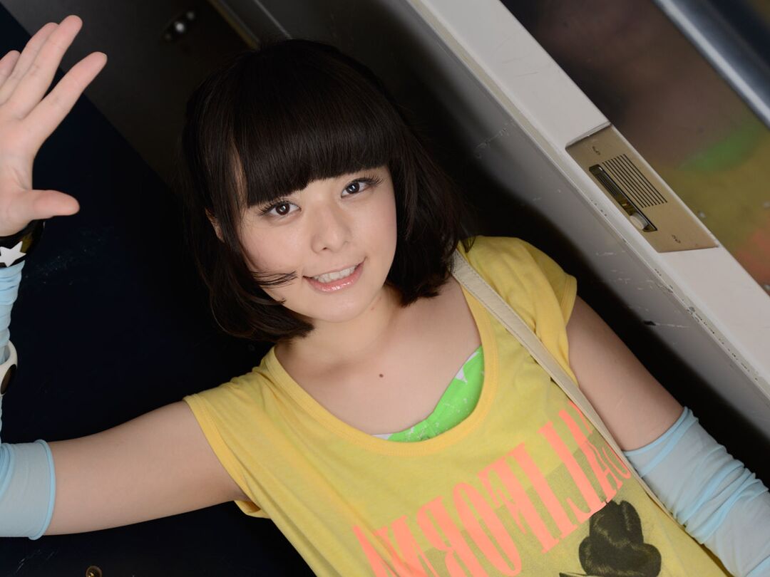 20P 微乳のアジア人女の子島崎りかが縛られて激しく犯される