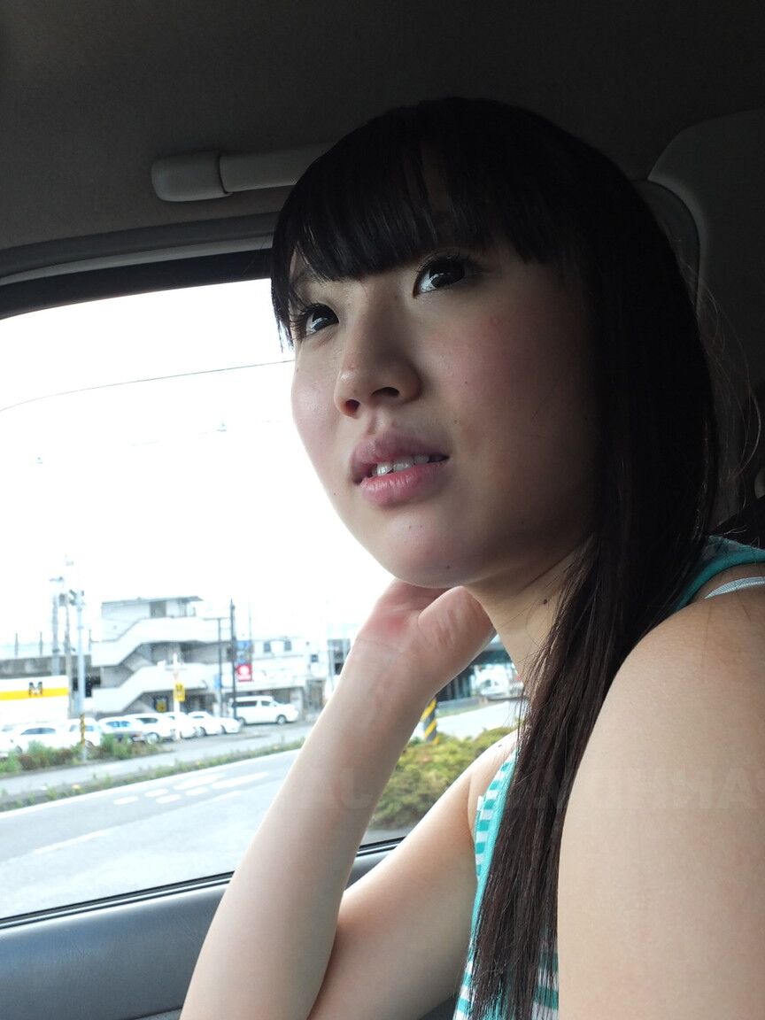 20P La chaude japonaise Yuuko Kohinata montre sa chatte poilue et crémée après un rapport sexuel torride