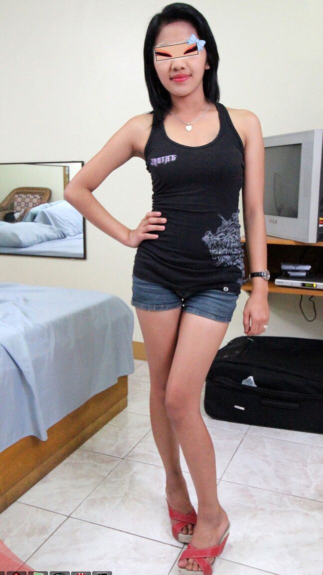 15P Filipina flaca es follada y tiene el coño lleno de semen