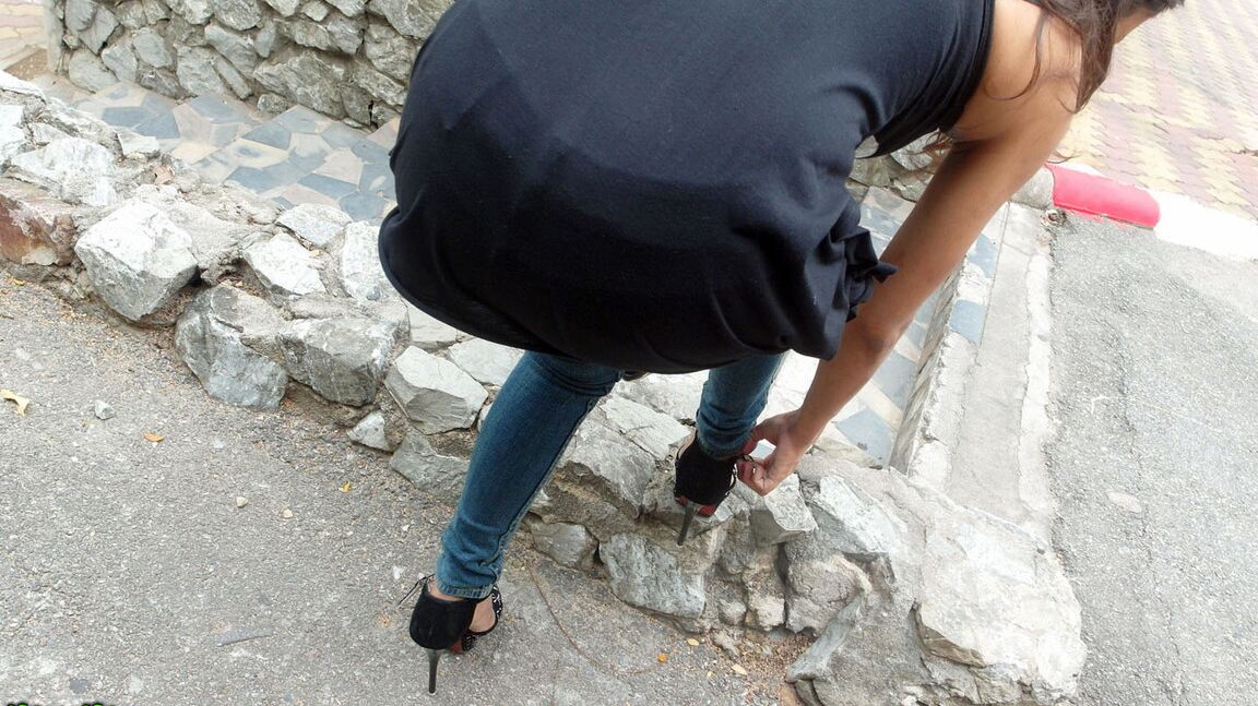 15P A amadora tailandesa Nang faz sexo na cama com um visitante de seu país