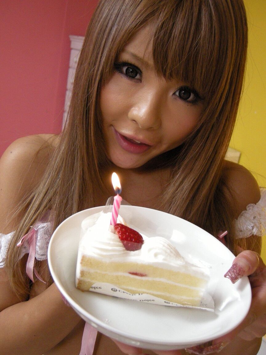 21P A gata japonesa Tsubasa Miyashita gosta de sexo hardcore de aniversário com seu amante