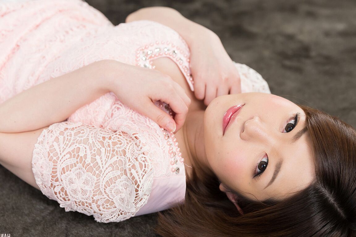 15P japanischer asiatischer Teenager gibt großen Schwanz Handjob und leckt Sperma von den Fingern