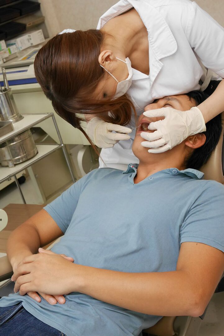 20P Peituda dentista japonesa Yume Mitsuki dá um titjob