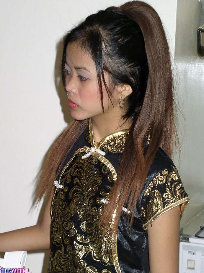 16P Petite Thai girl fica gozada no rosto bonito depois do sexo na cozinha