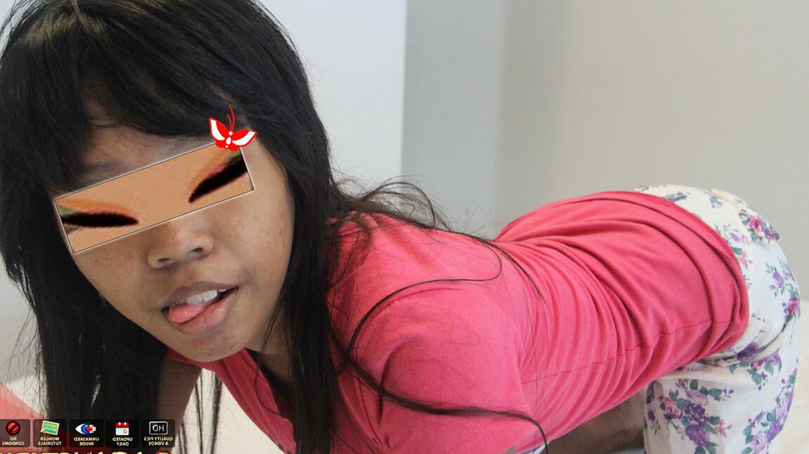 15P La pequeña asiática amateur Yanti se corre en su coño calvo después de una follada en POV