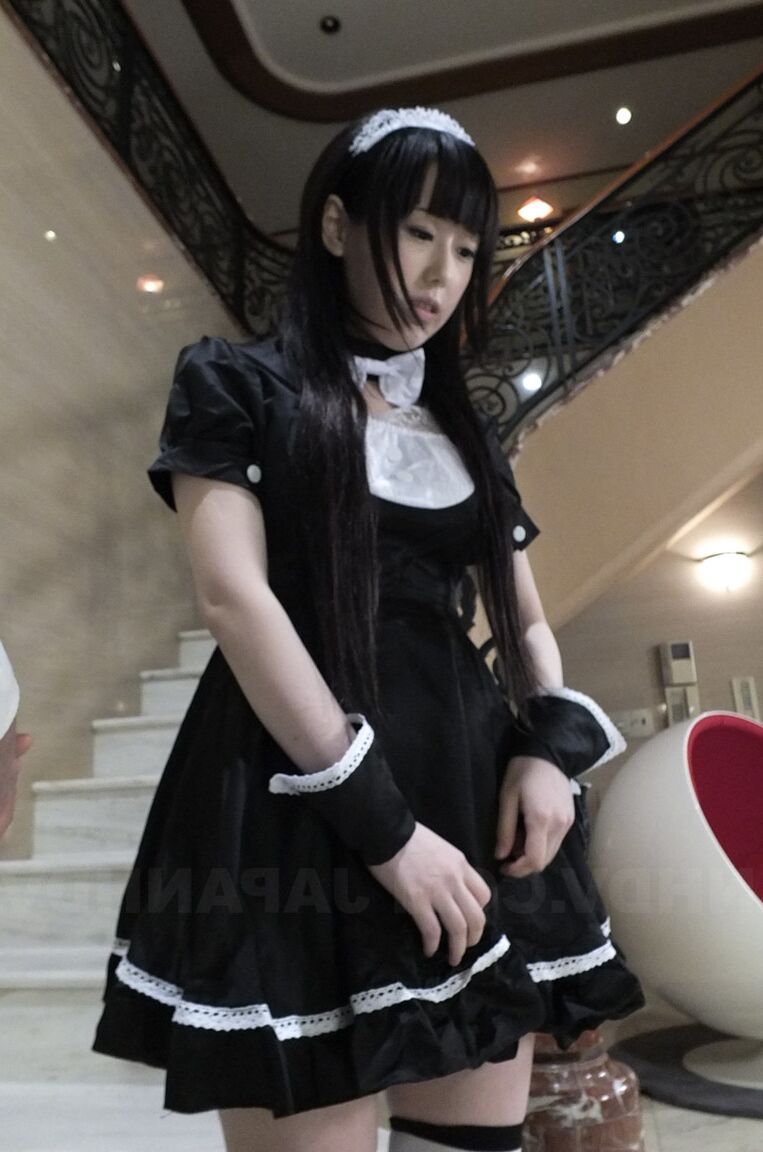 21P Doce empregada japonesa Machiko Ono dá um BJ ao chefe e engole porra