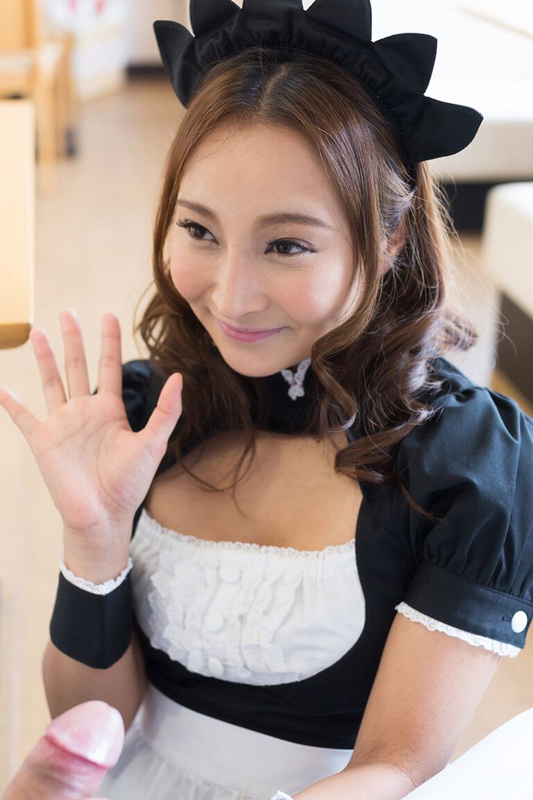 16P Adorable little Japanese maid chowing down on a cock and getting a mouthful