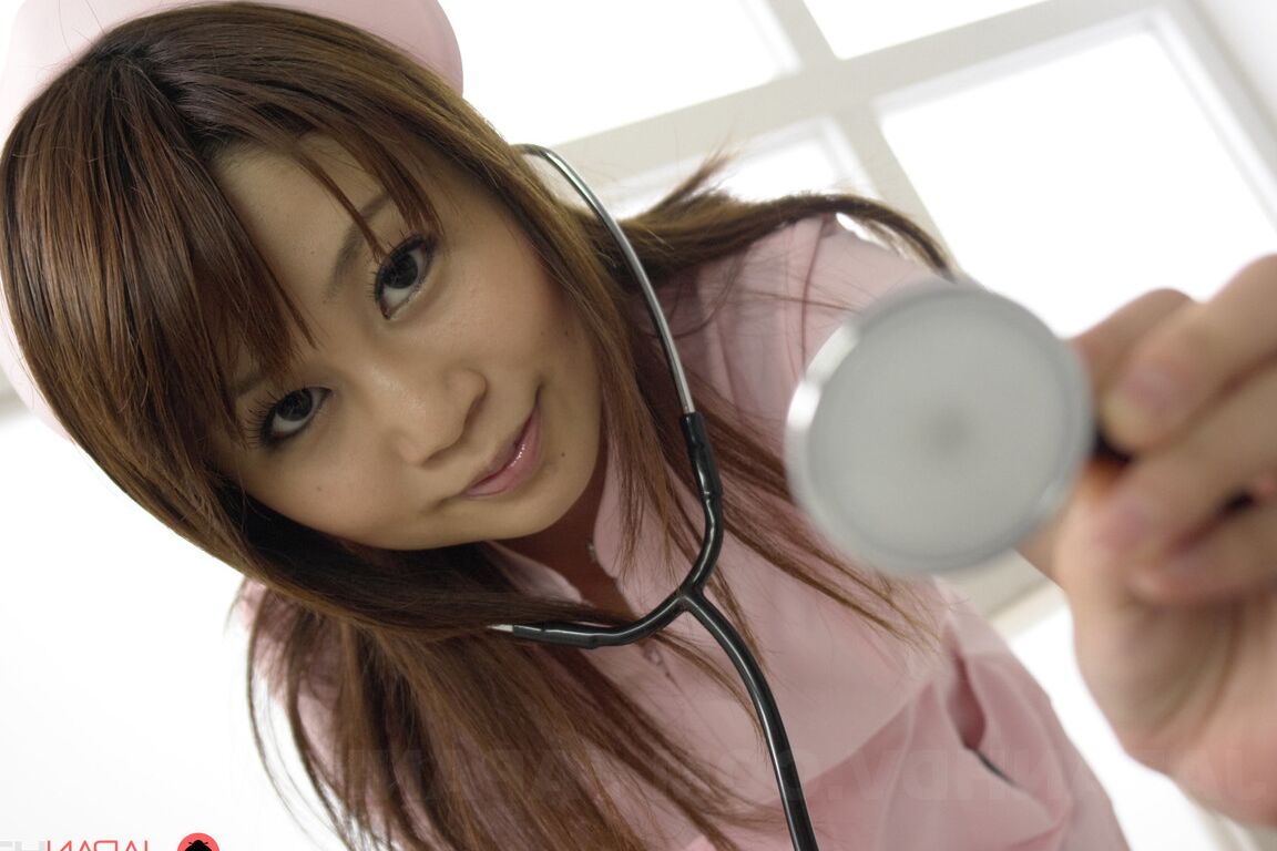 15P Lusty enfermeira japonesa Honami Isshiki boca fodida em um gangbang