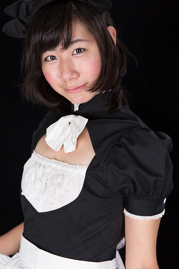 16P Branlette Japon Femme de ménage Brunette Japonaise Non Nue