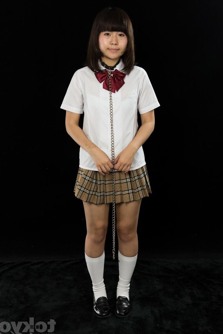 16P 日本人学生が膝の上で口を犯されながら拘束される