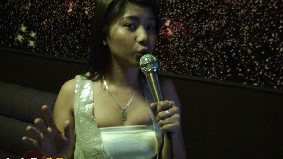15P Une Philippine au cul rond baisée durement dans une chambre d'hôtel par un touriste