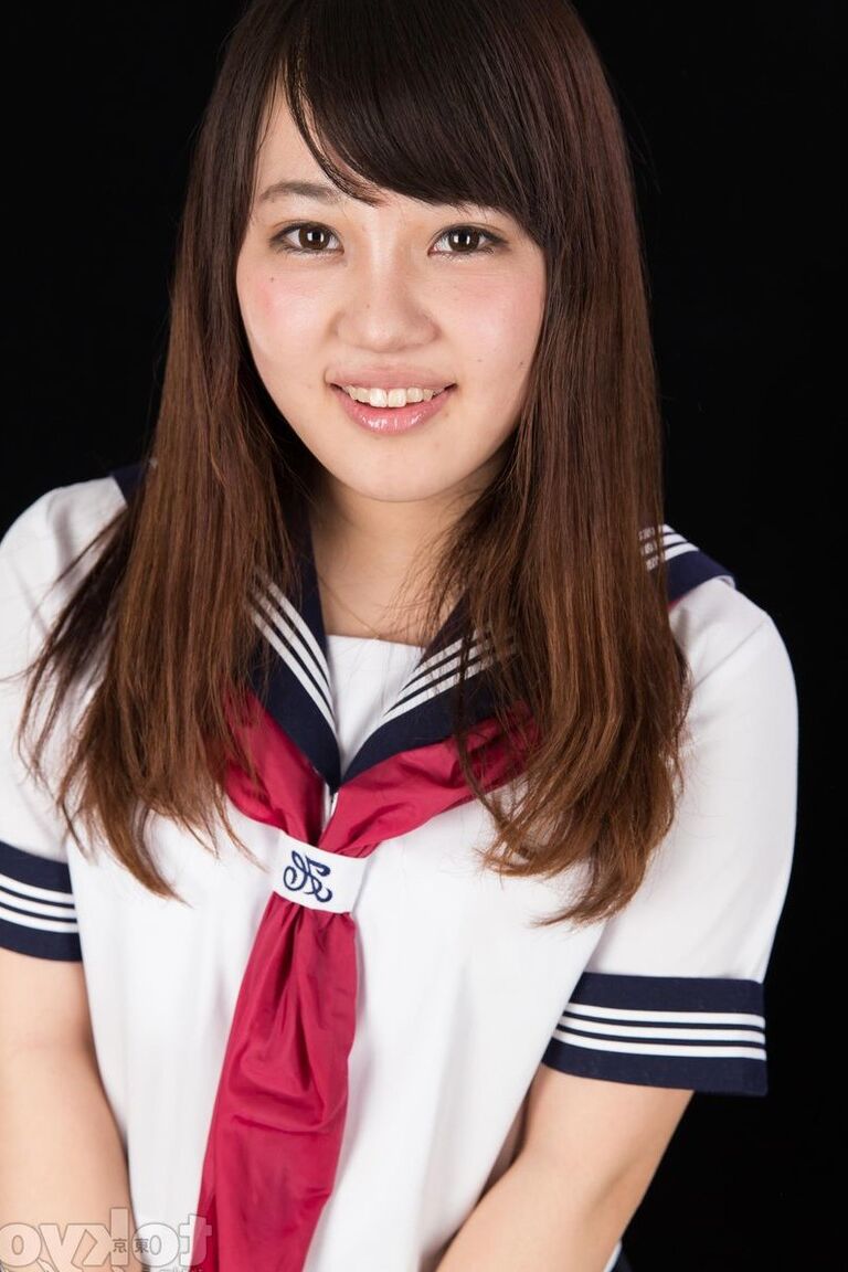 16P 日本人の女の子が口を犯される前にパンチラ下着を露出する