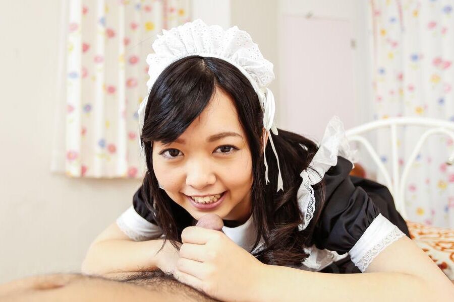 15P 森川ひかるアジアのメイドがセックスする前にボールと洞をなめる