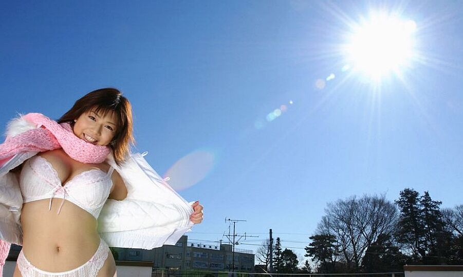 16P ホットなアジアのティーンは巨乳と素敵な丸いお尻を披露して楽しむ