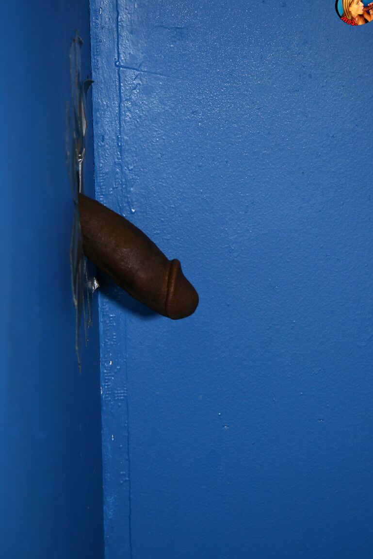 15P Jayna Oso suce une bite noire dans un trou de gloire