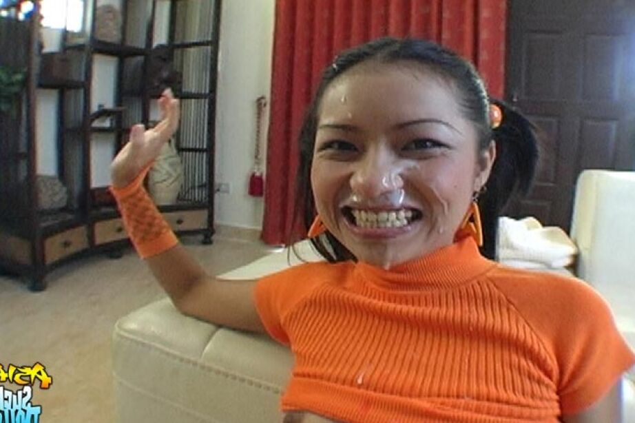 15P Jantra, jeune fille asiatique, conclut le sexe en POV avec du sperme sur le visage
