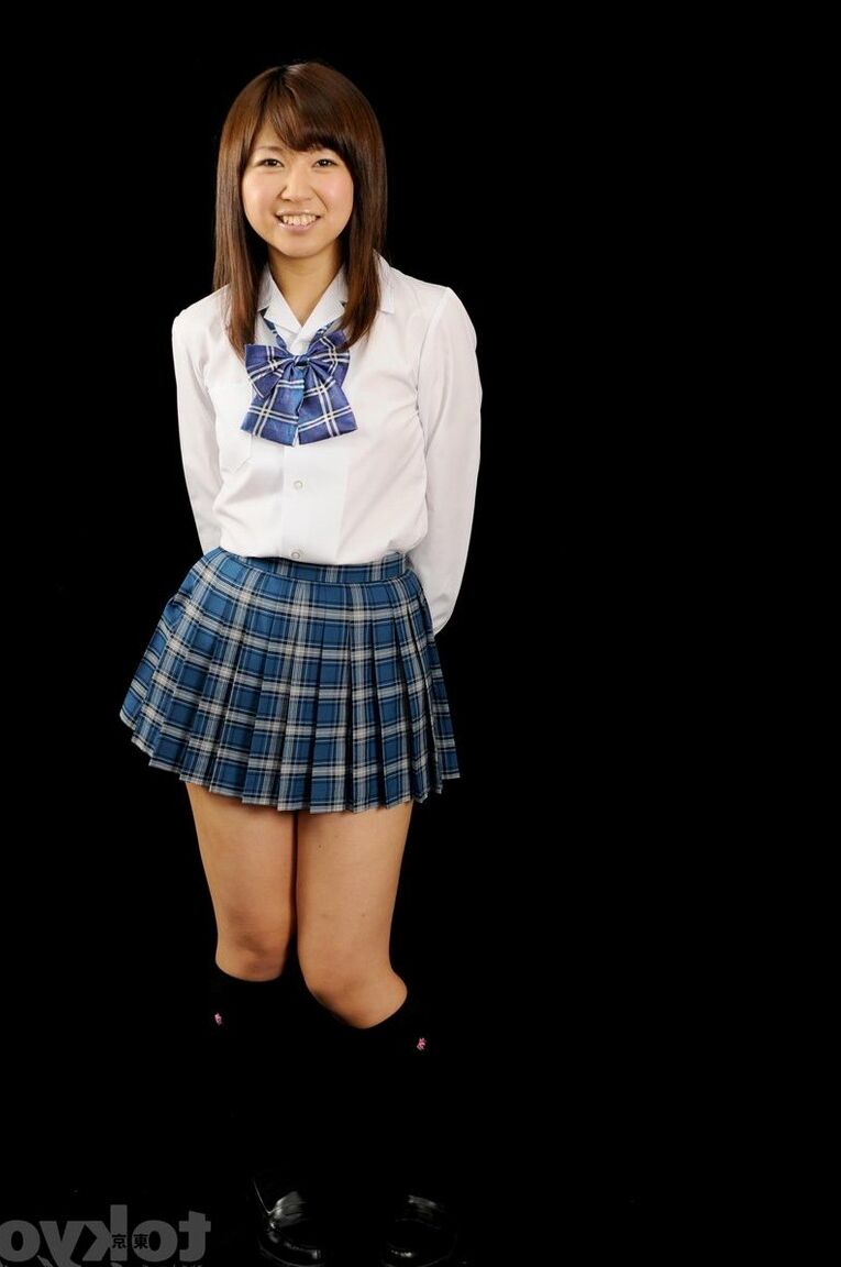 16P Estudante japonesa é fodida pela professora sobre uma mesa