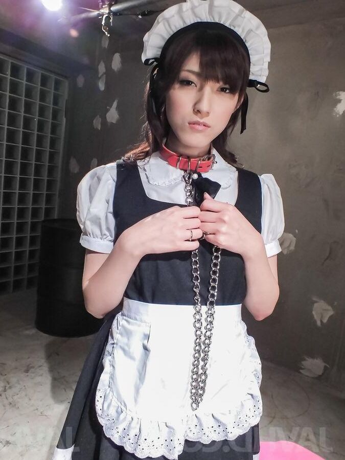 15P Kanako Kimura in Uniform und Ketten bekommt Vibratoren in die haarige Möse