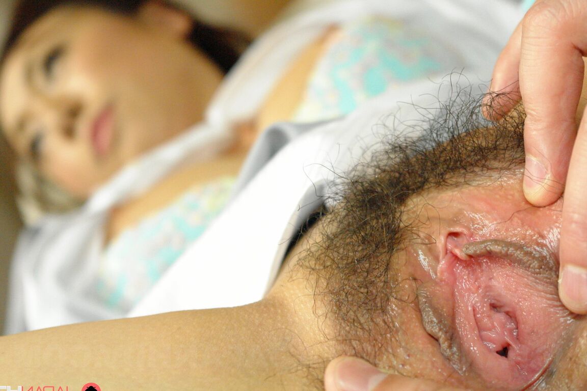 21P A querida asiática Ayumi Wakaba recebe seu regalo peludo recheado de hardcore