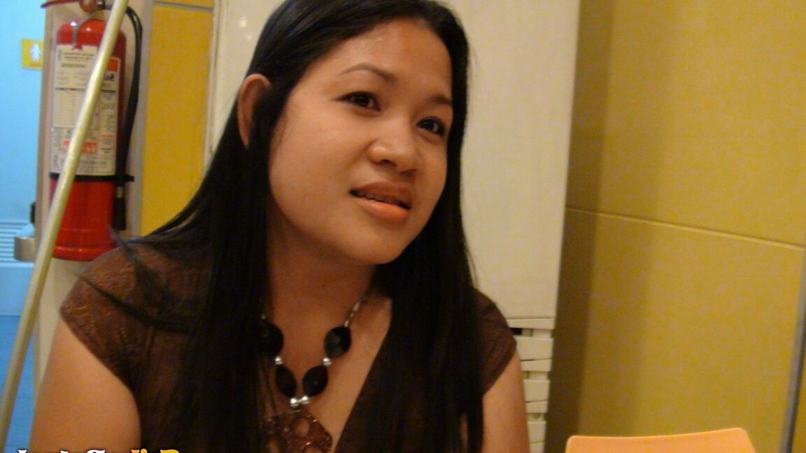 15P Filipina amadora Sonja toma banho antes do sexo POV com um turista sexual