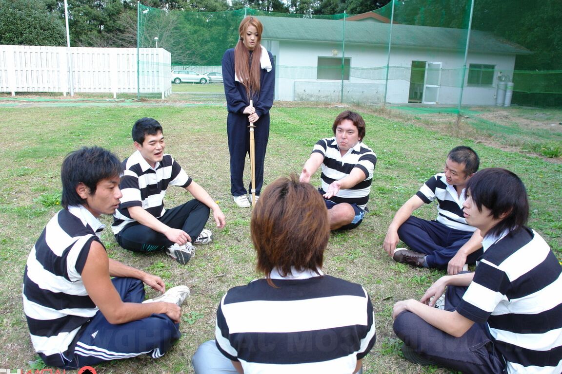19P La pom-pom girl chaude An Umemiya surprend une star du rugby avec une pipe en plein air