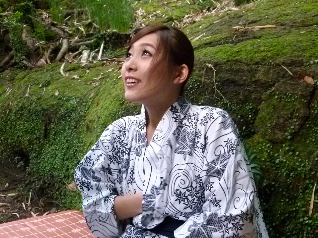 21P Petite Asian goddess Aoi Mizuno enjoying a fantastic outdoor threesome
