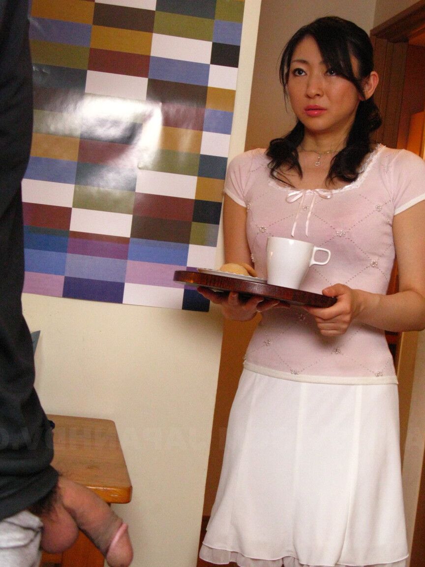 21P Ama de casa romántica Emiko Koike disfruta de un 69 caliente