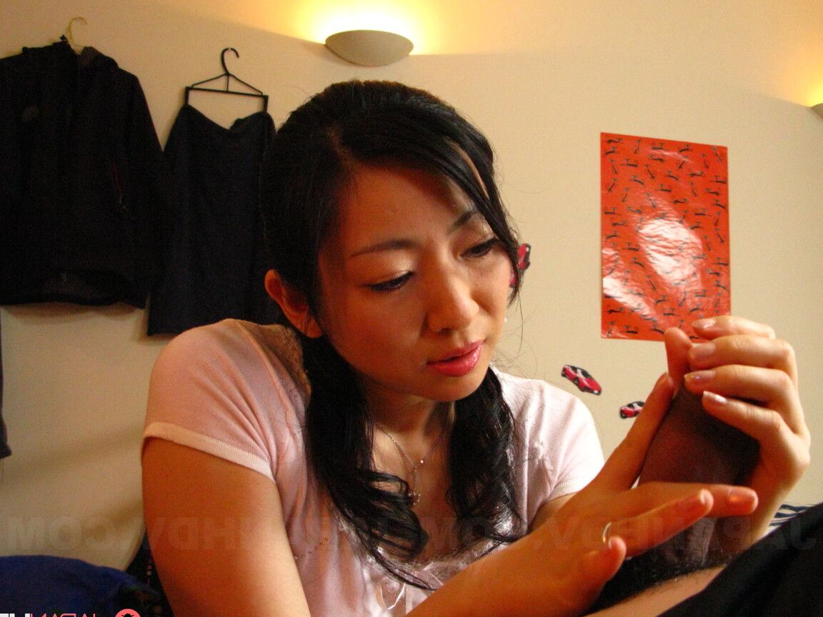 21P Ama de casa romántica Emiko Koike disfruta de un 69 caliente