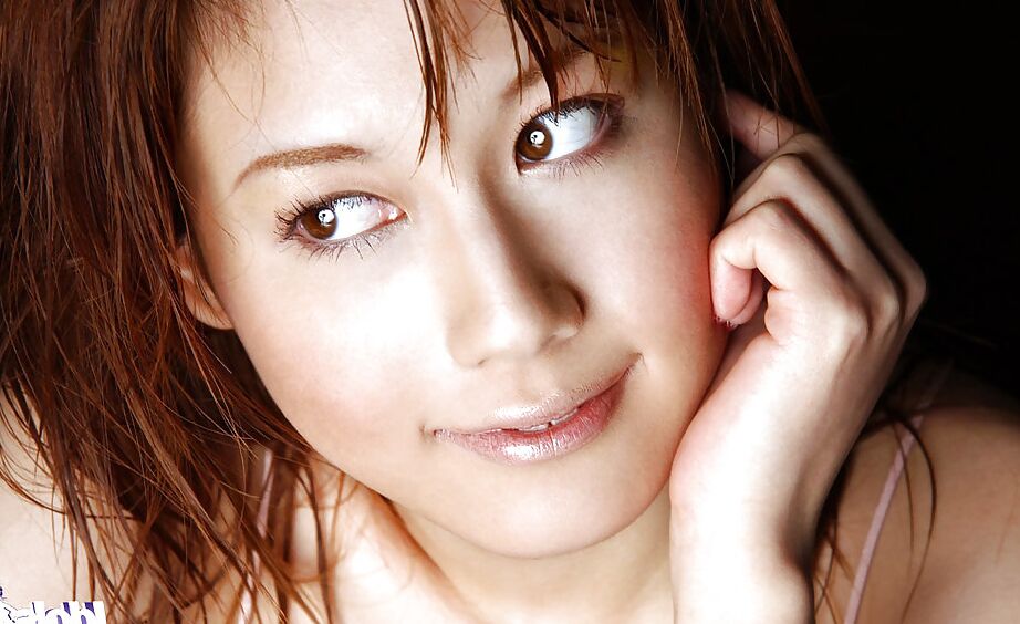 16P Pequena garota asiática com rosto lindo Hime Kamiya revelando seu poon espesso