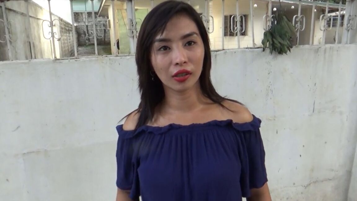 16P Filipina schluckt Ladung ausländisches Sperma nach spontanem Sex mit ihr