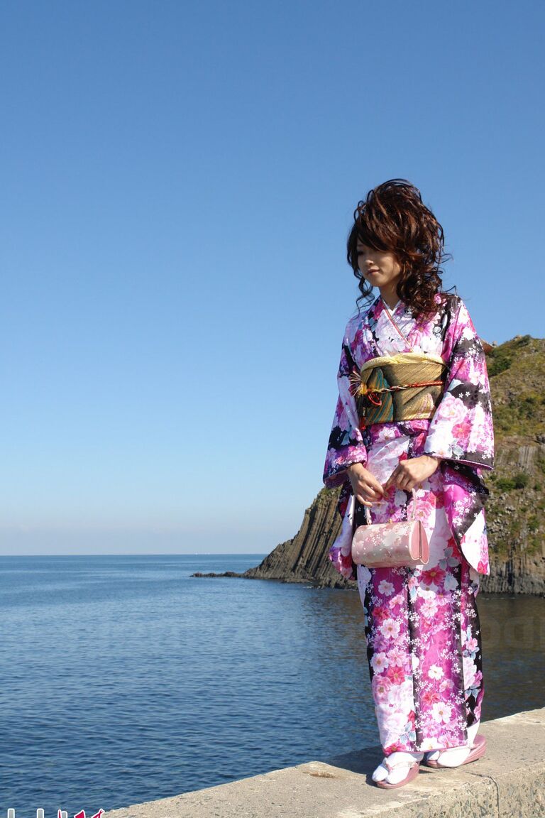 15P Asian model Chiaki strolls along the beach and surrounding area in a kimono