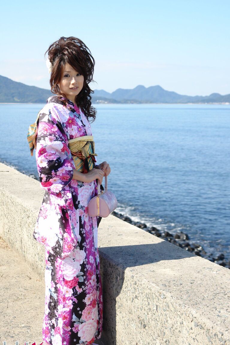 15P Asian model Chiaki strolls along the beach and surrounding area in a kimono