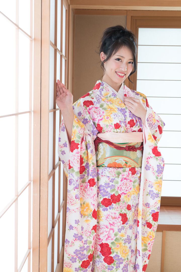 20P La diosa asiática Chiaki Hidaka juega con su chocho peludo