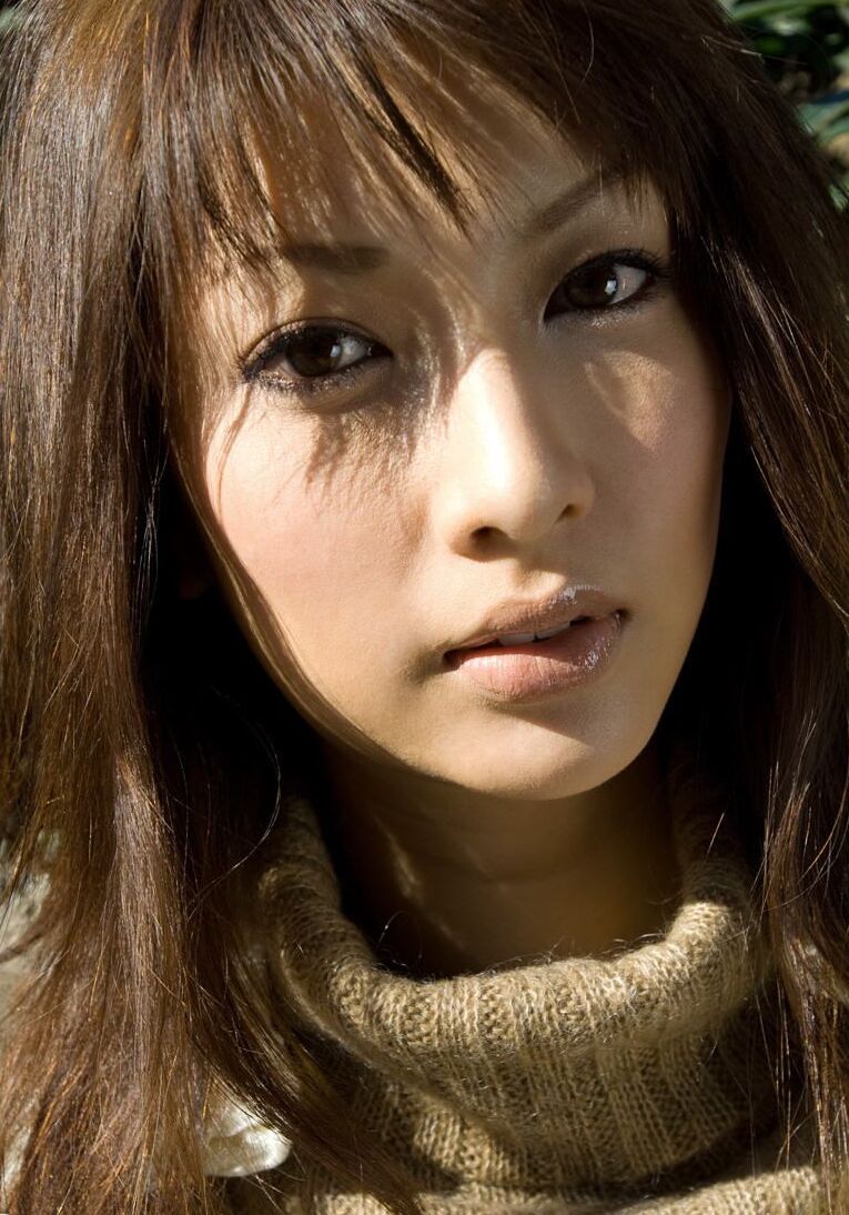 16P 若い日本の女の子レイカが服やランジェリーを試着しながら裸でポーズをとる
