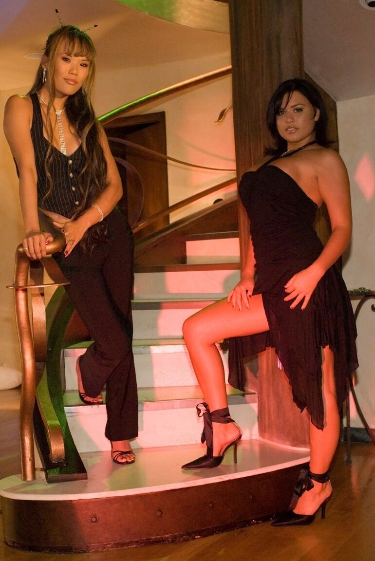 21P Penthouse Gold Eva Angelina, Mia Smiles