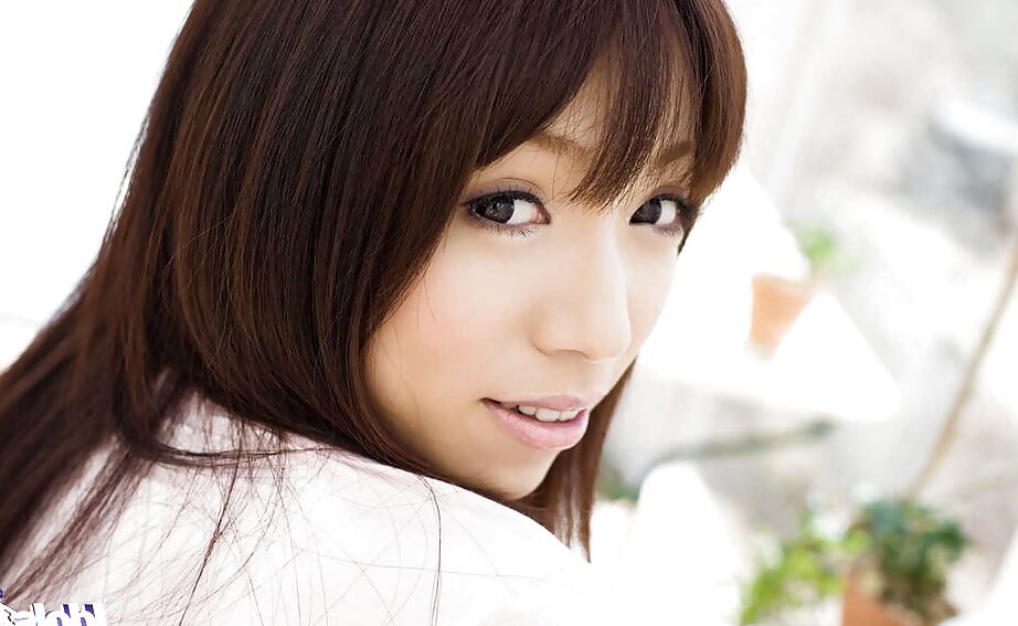 15P Petite asiática fofa Kanako Tsuchiyai se livra de suas roupas