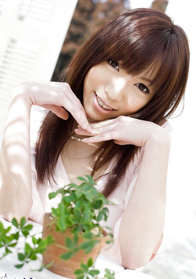 15P Petite asiática fofa Kanako Tsuchiyai se livra de suas roupas