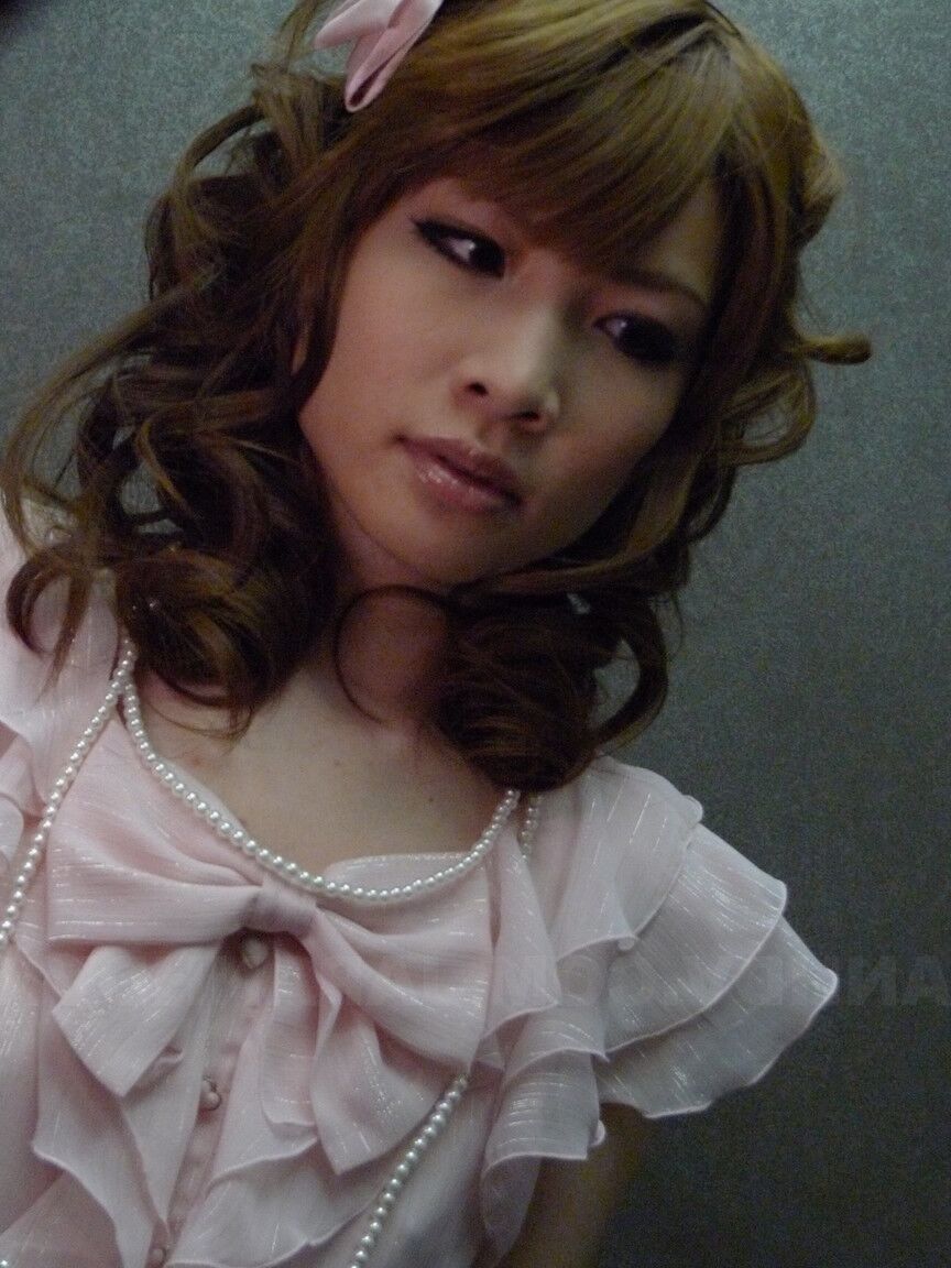 21P A sexy agente japonesa Shiori Amano dispensa um estranho no banheiro público