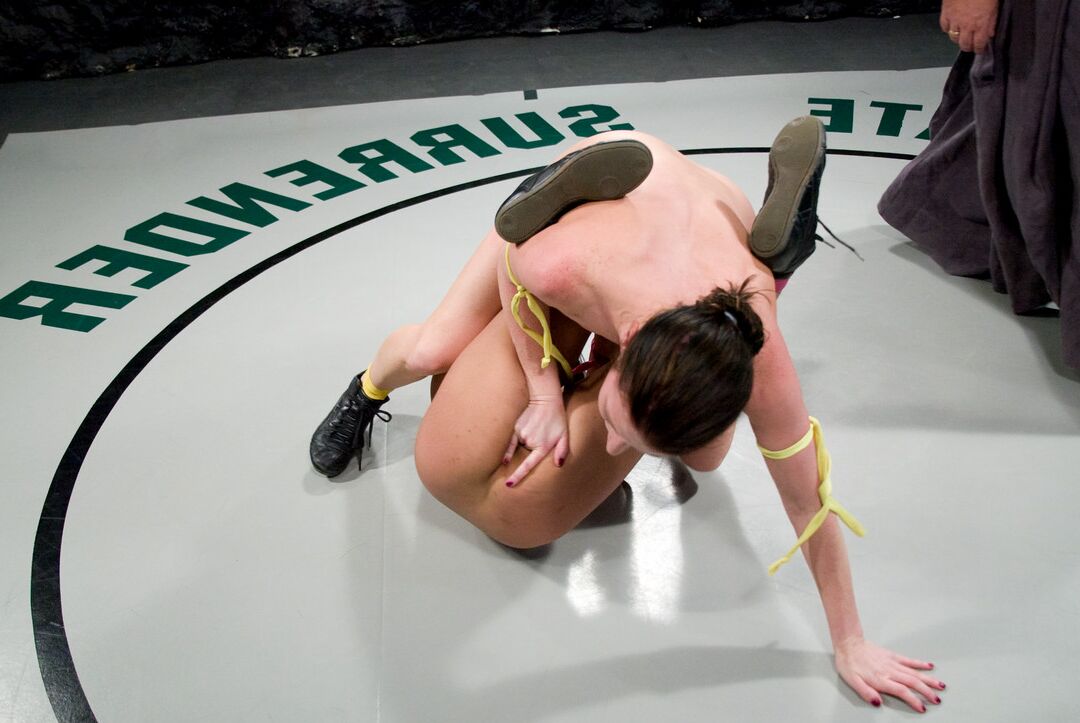 21P アルティメットサレンダー アリエルX、レイラニ・リ